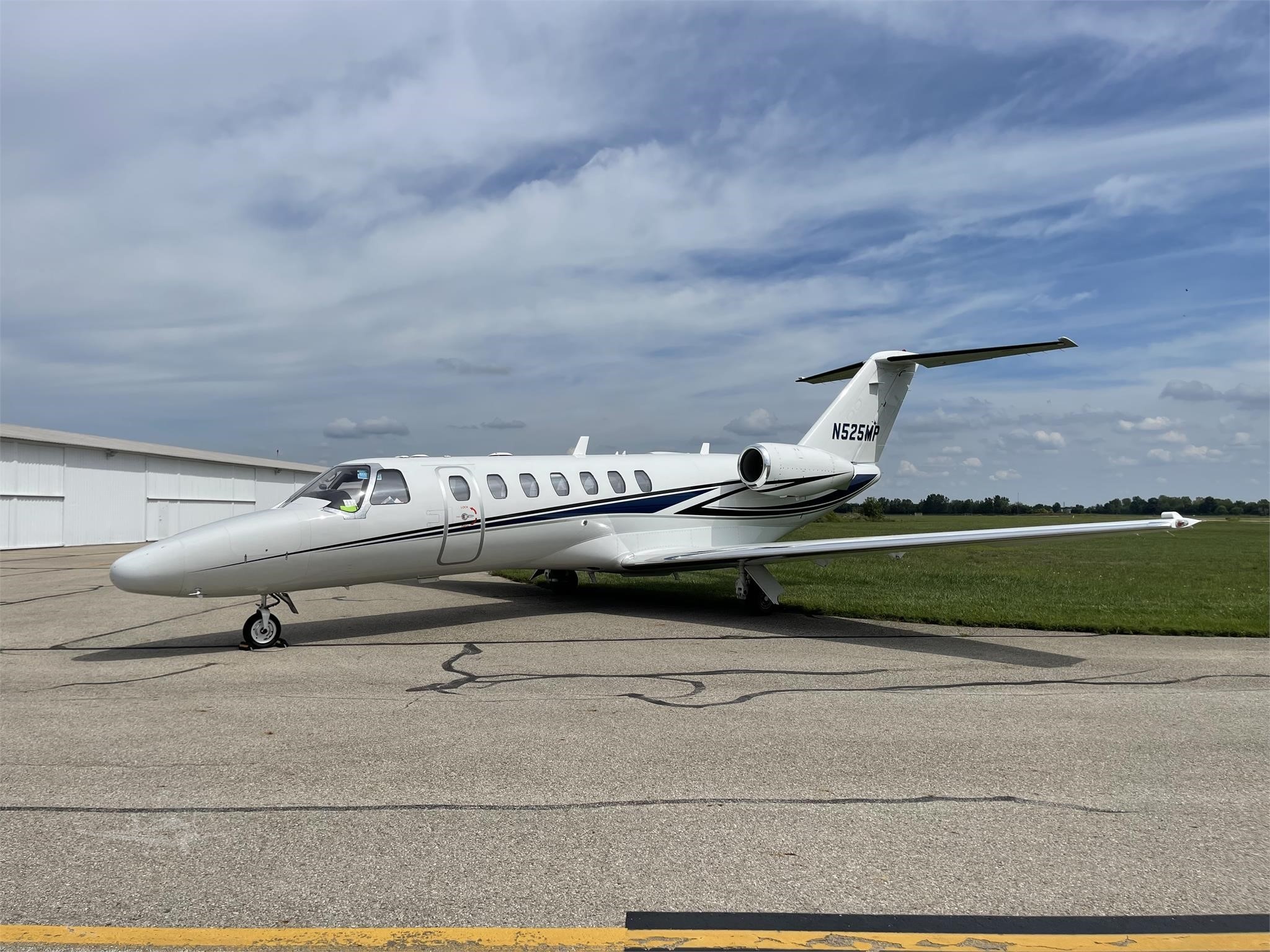 Image of tail N525MP