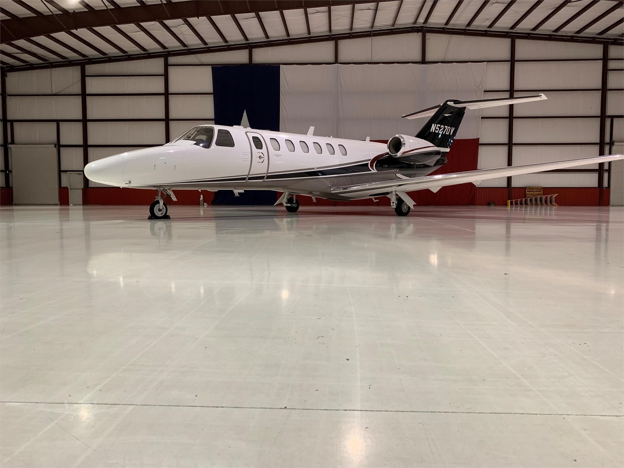 Image of tail N100CB