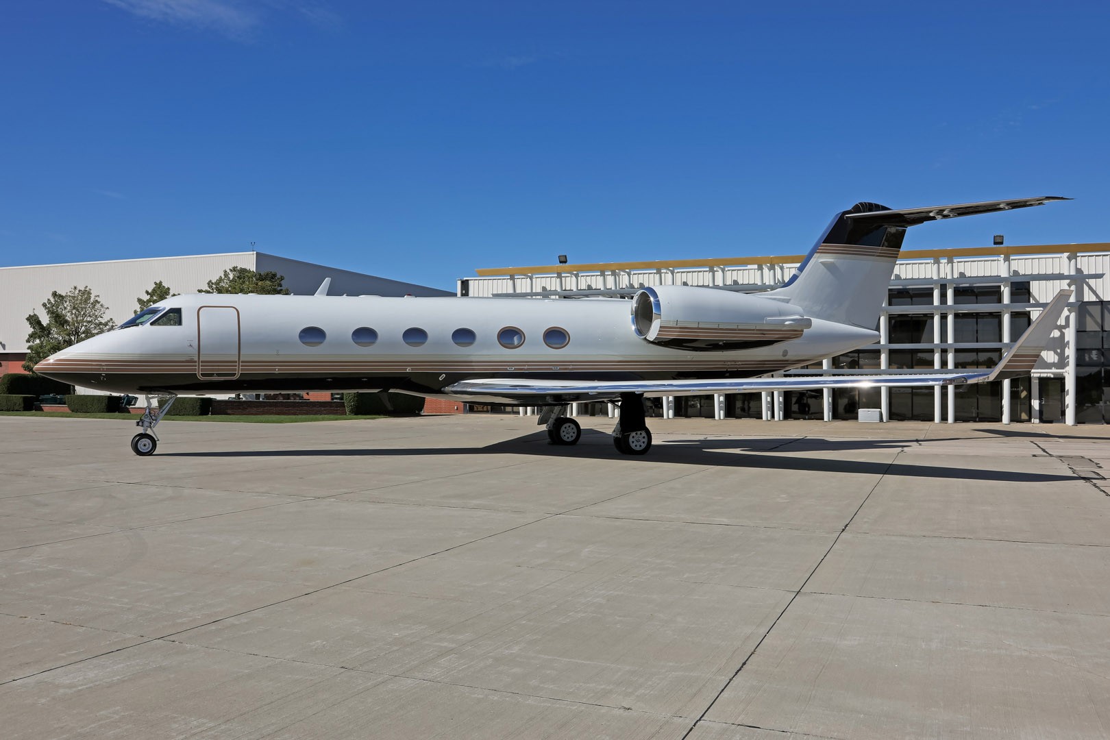 Image of tail N37EC