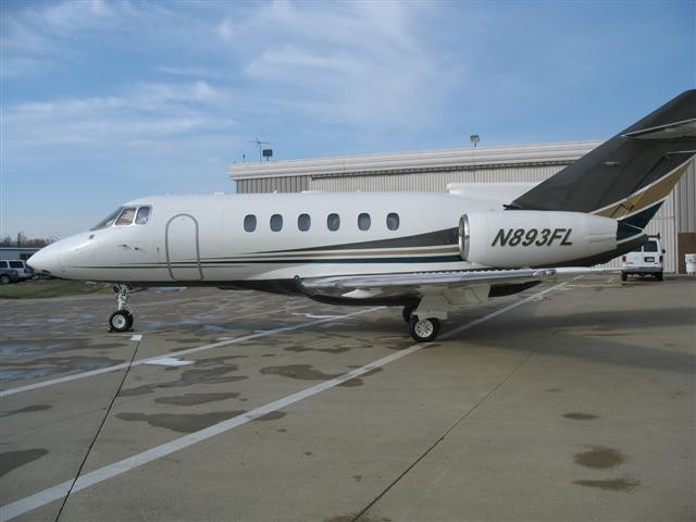 Image of tail N878MB