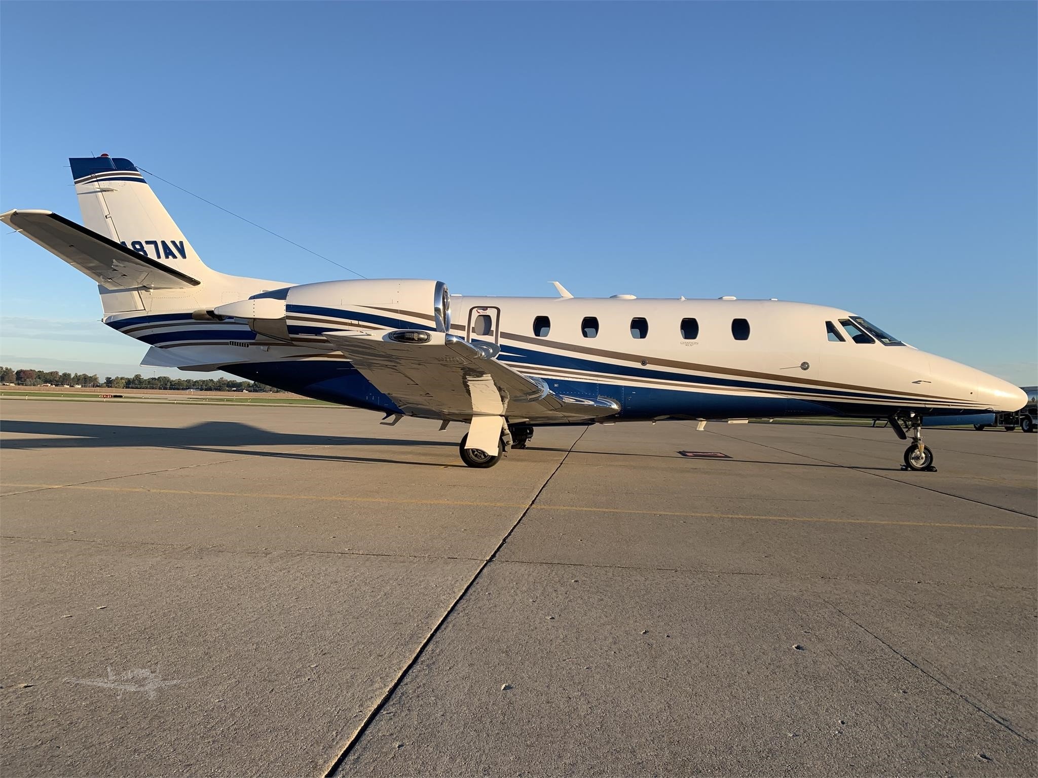 Image of tail N828JS