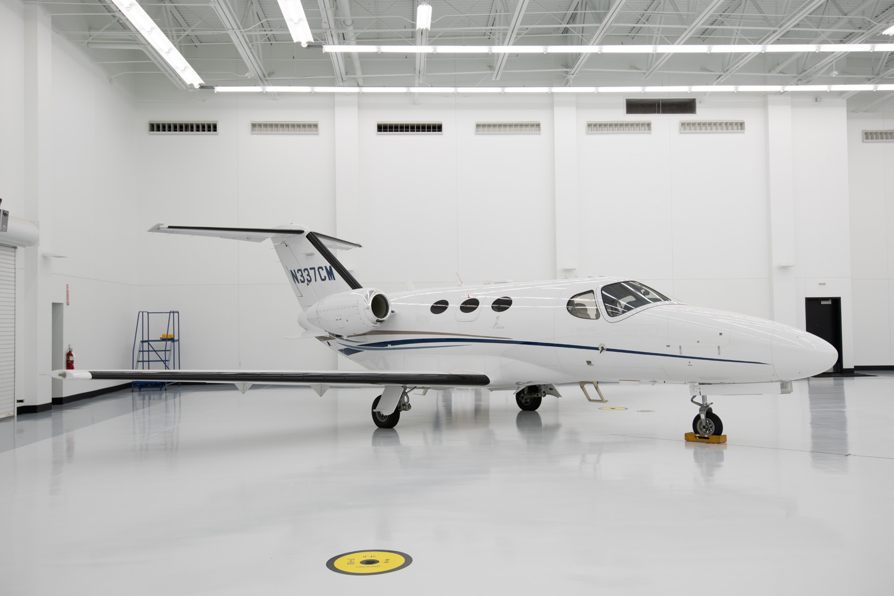 Image of tail N337CM