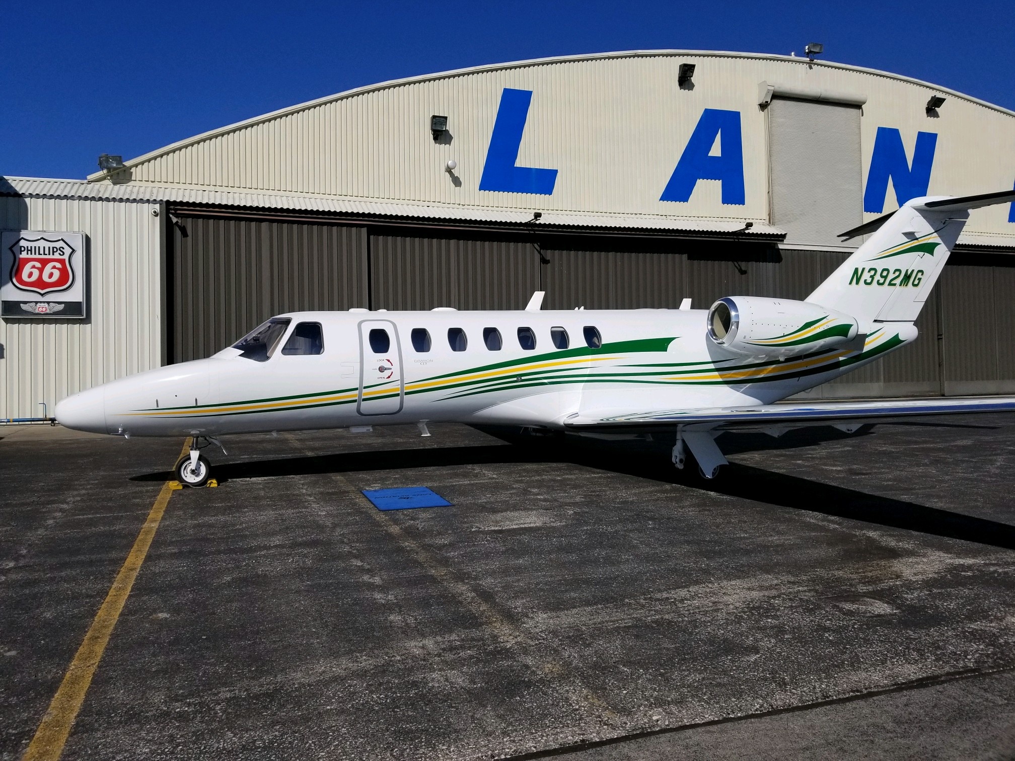 Image of tail N392MG