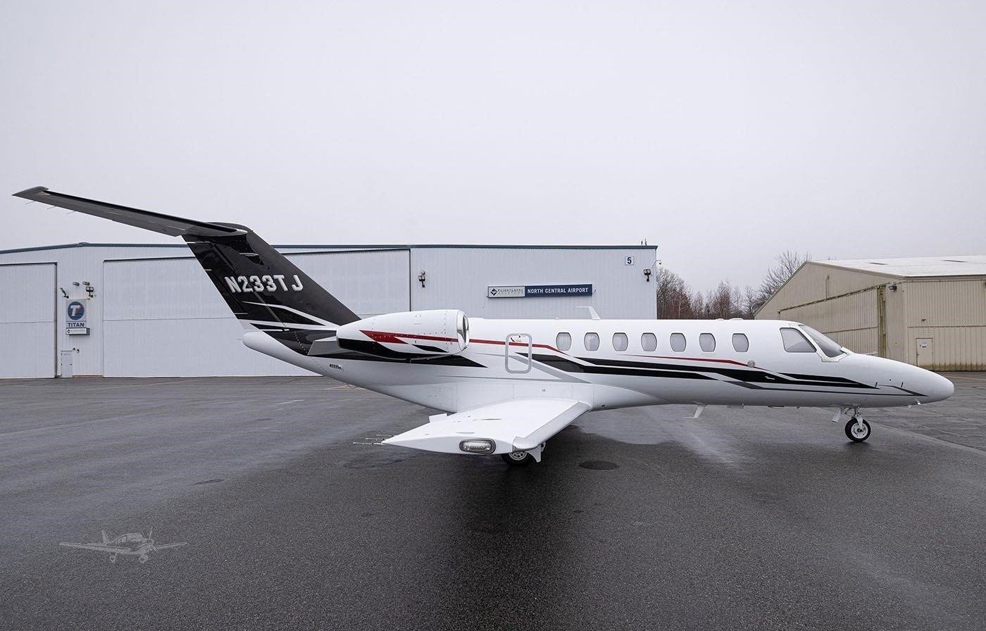 Image of tail N233TJ