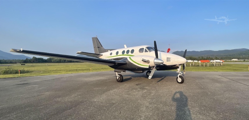 Image of tail N121B