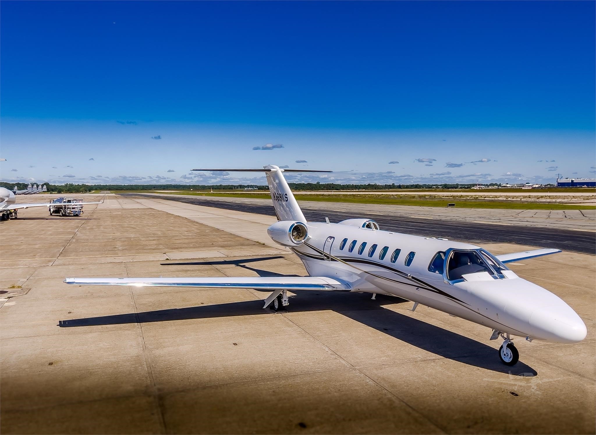 Image of tail N225RV
