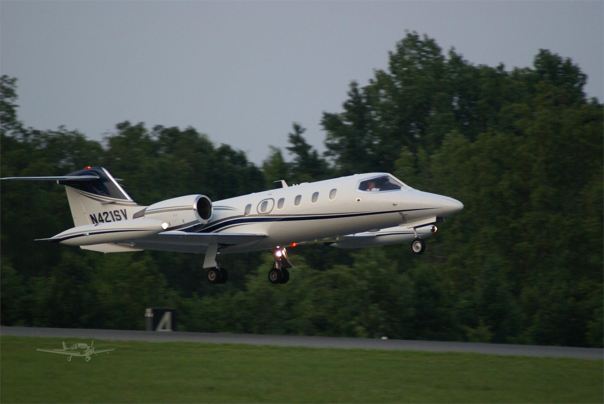 Image of tail N421SV