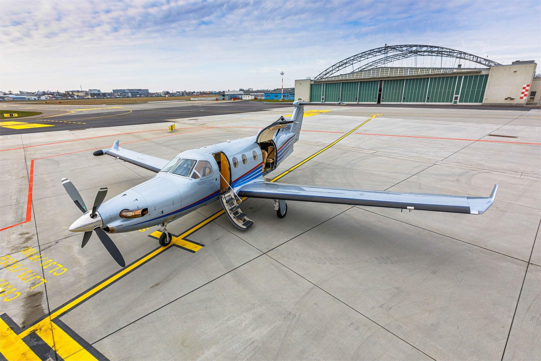 Image of tail N409FZ