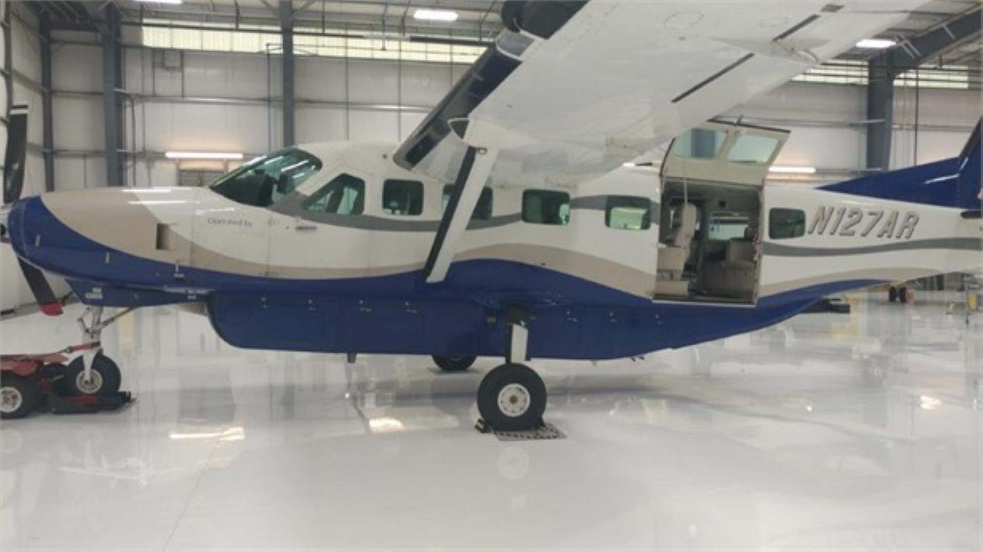 Image of tail N127AR