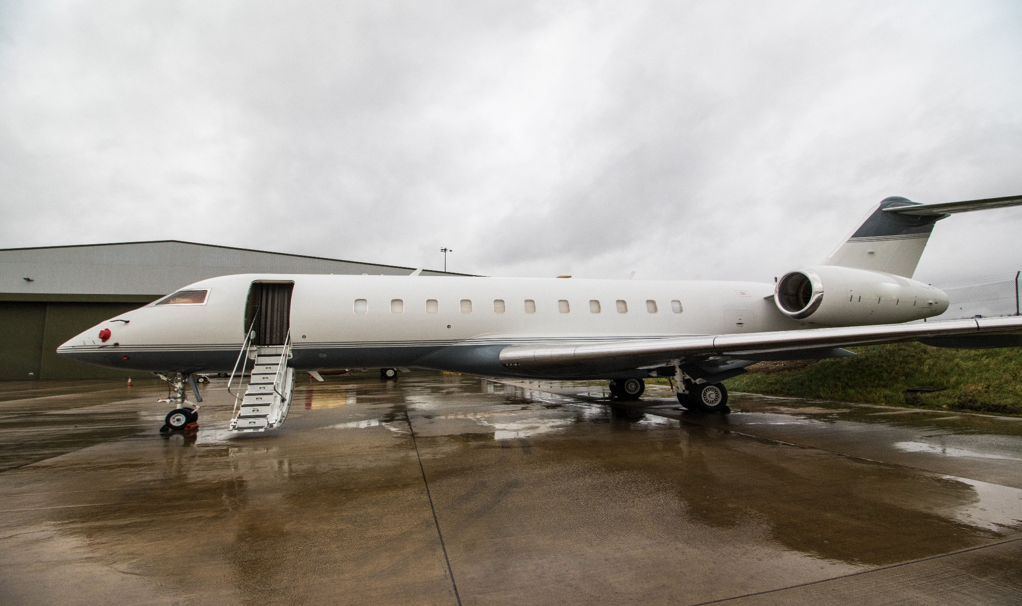 Image of tail N814LL